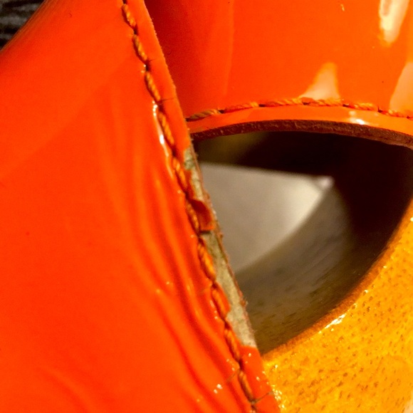 GentlyUsed Micheal Kors Coral Wooden Sandal: 7.5M - Picture 7 of 8